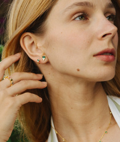 Pendientes con piedritas verdes brillantes
